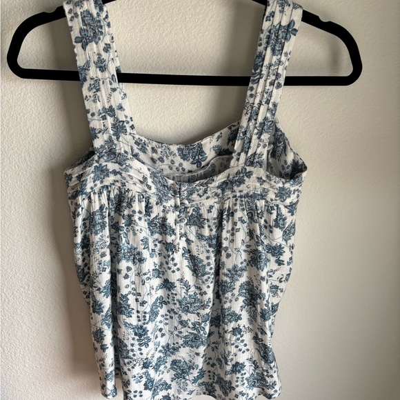 Coastal Blue and White Floral Sleeveless Top - Picture 6 of 7